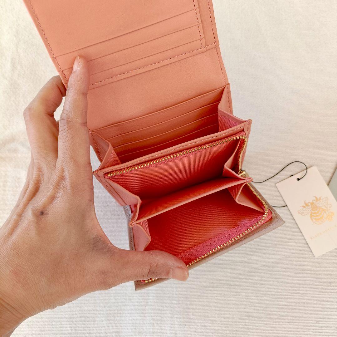 【新品タグ付き】クラウスハーパニミ 二つ折り財布 本革製 猫刺繍