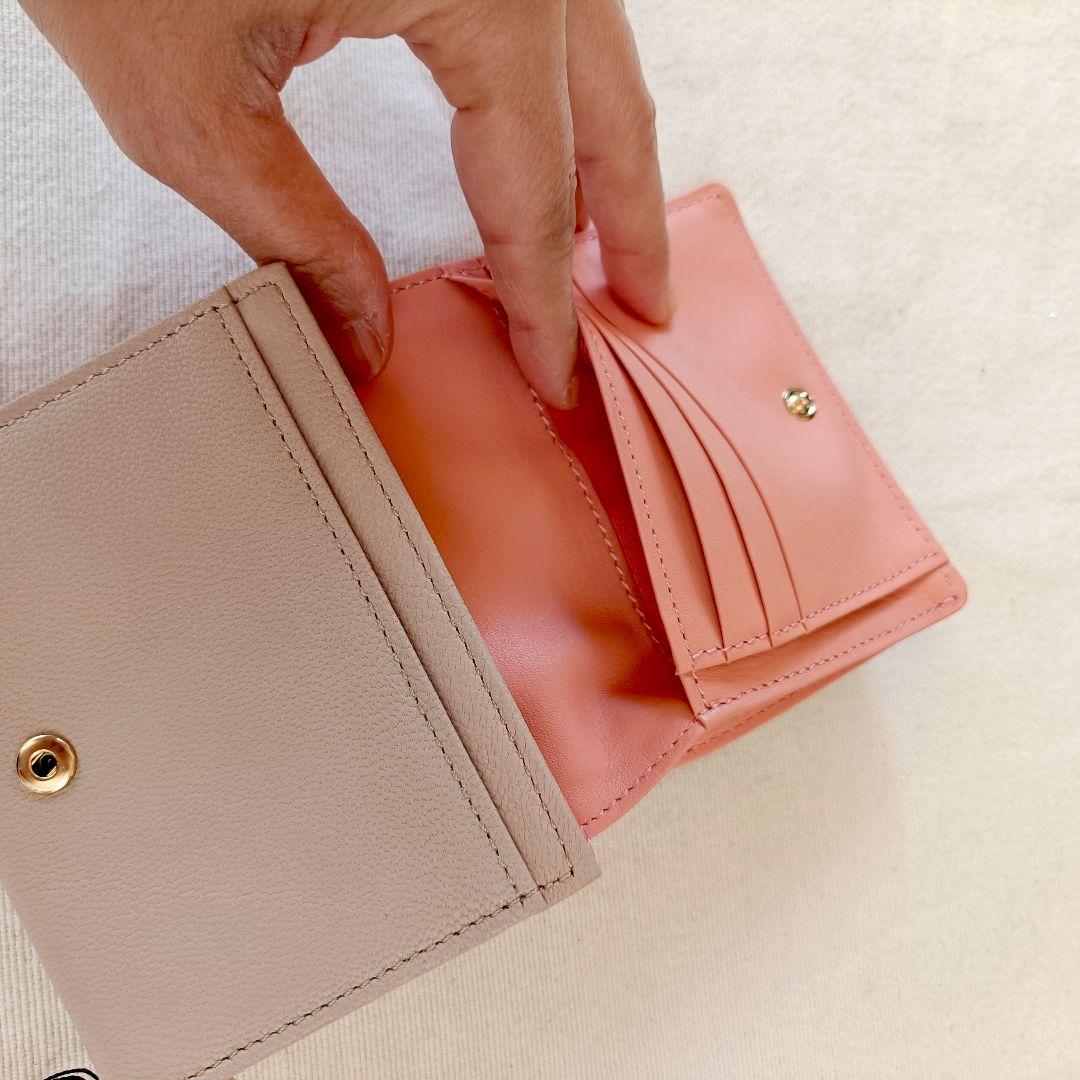 【新品タグ付き】クラウスハーパニミ 二つ折り財布 本革製 猫刺繍