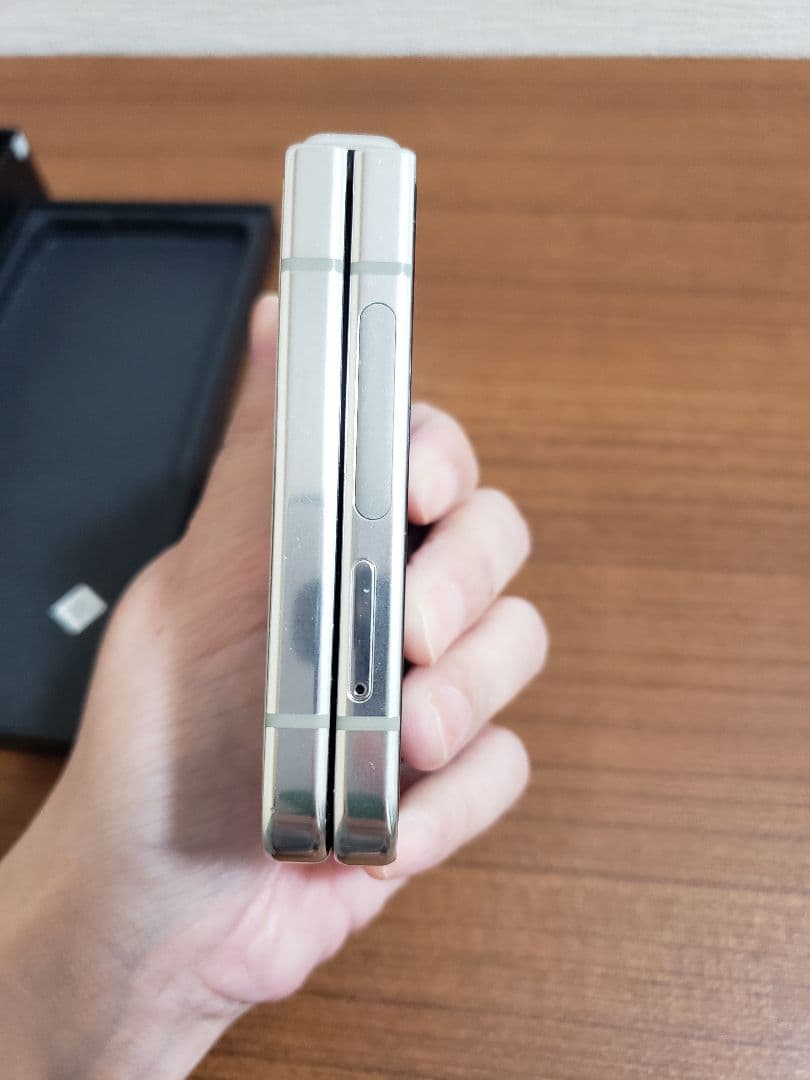 美品 Galaxy Z Flip 5 256GB/simフリー 国内版