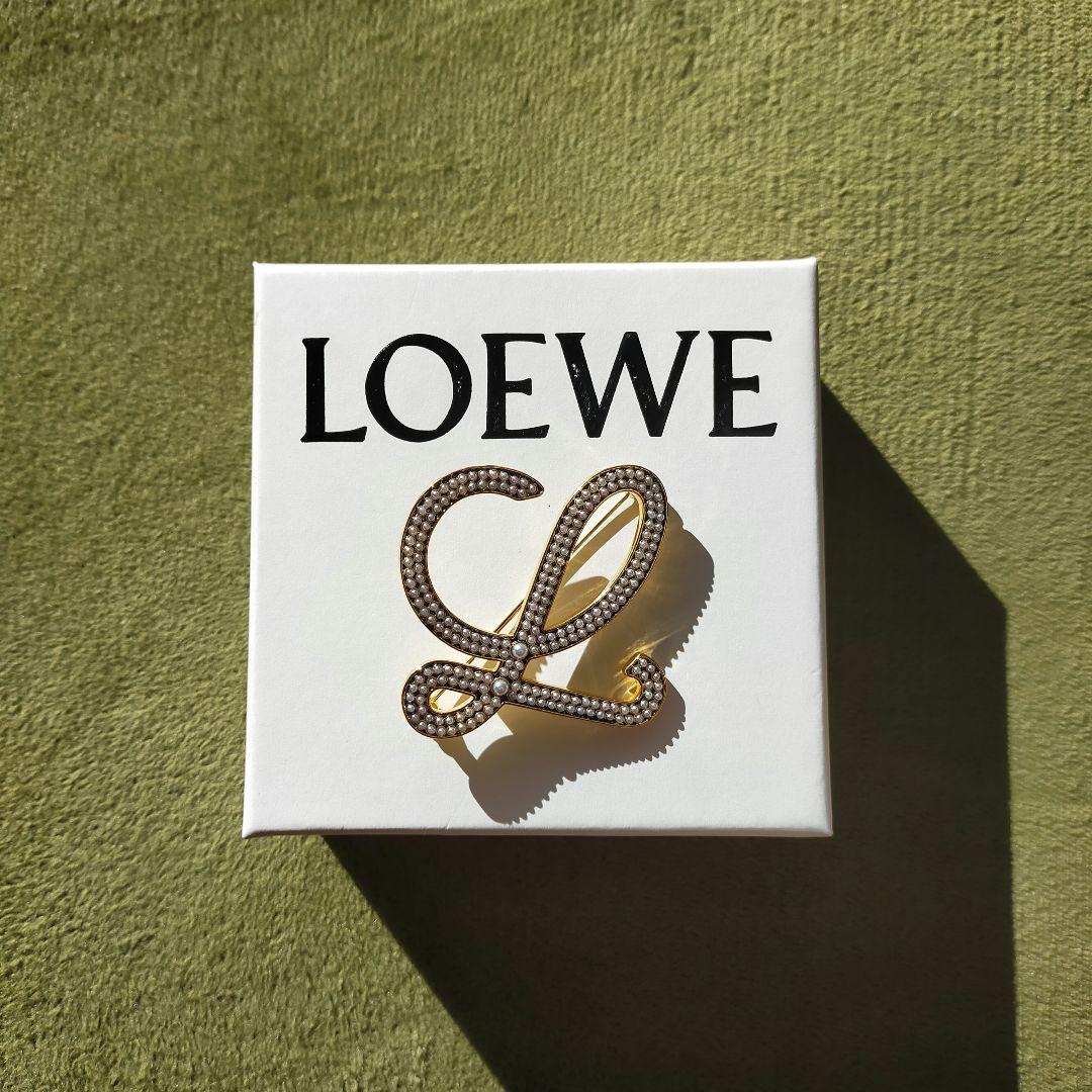 【超希少】LOEWE ロエベ パールイニシャルブローチ