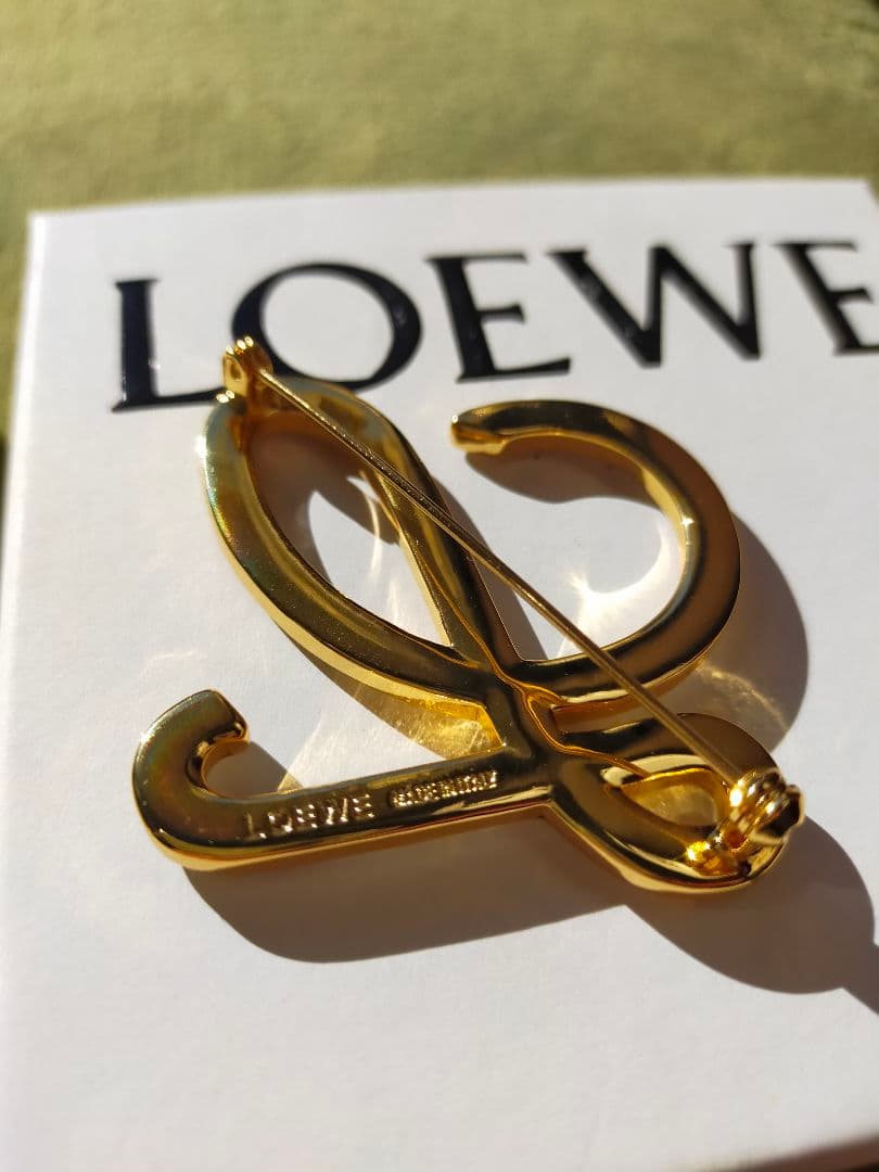 【超希少】LOEWE ロエベ パールイニシャルブローチ