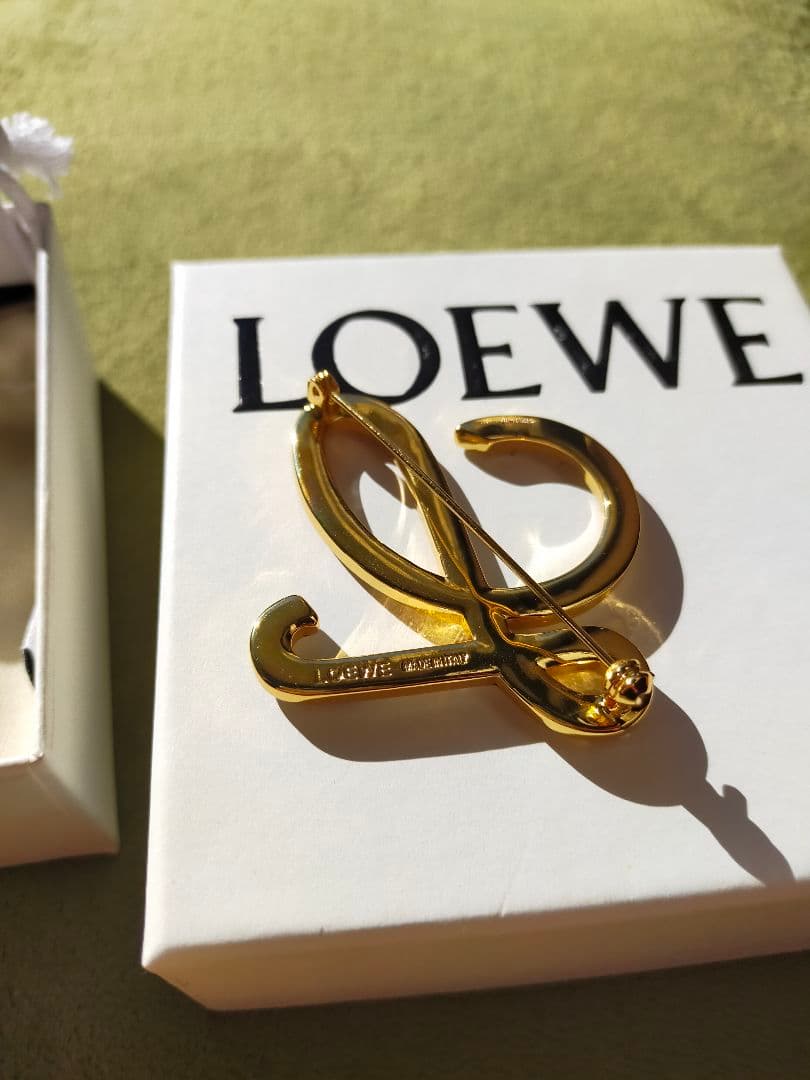 【超希少】LOEWE ロエベ パールイニシャルブローチ
