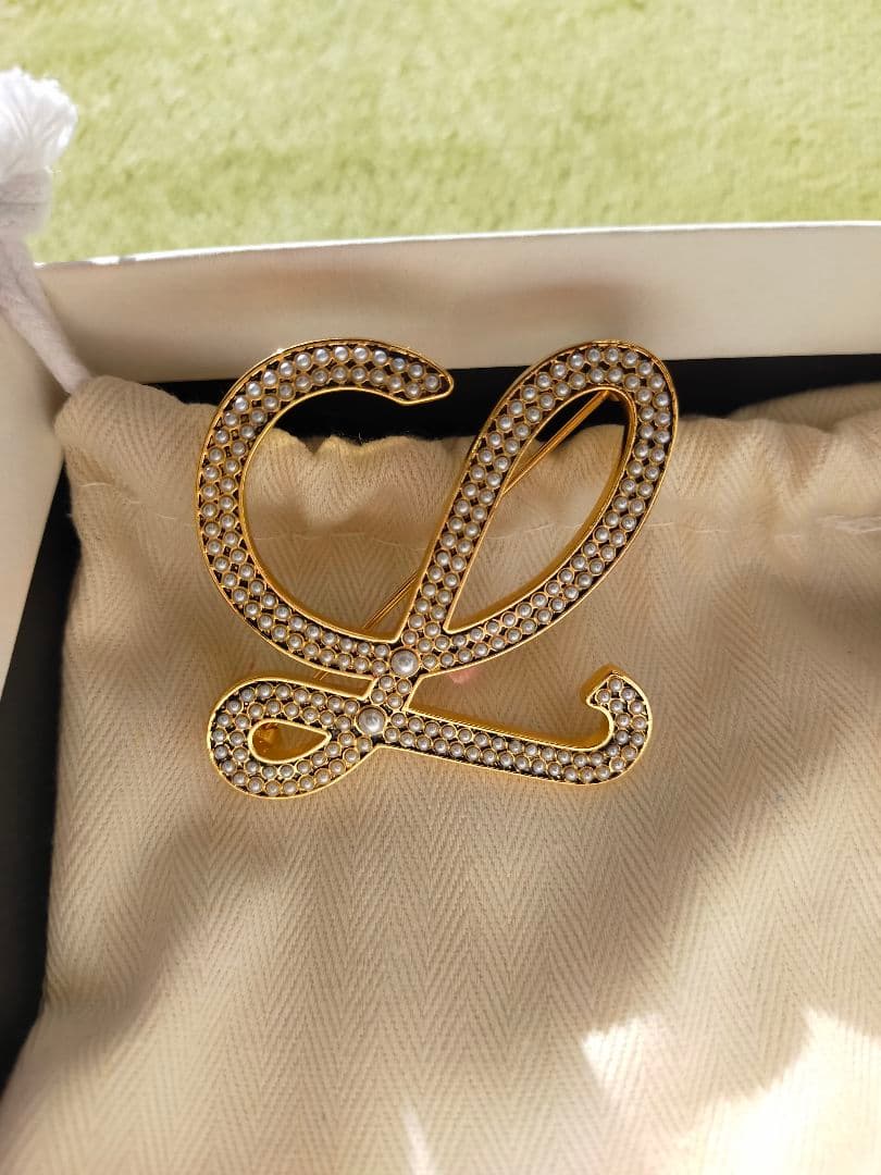 【超希少】LOEWE ロエベ パールイニシャルブローチ