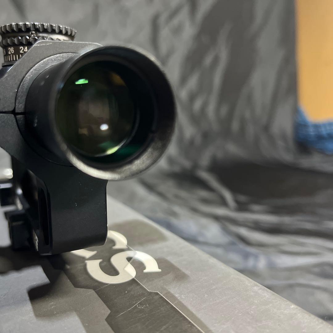 VictOptics ZOD 1-4x20 スコープ　ガイズリータイプマウント