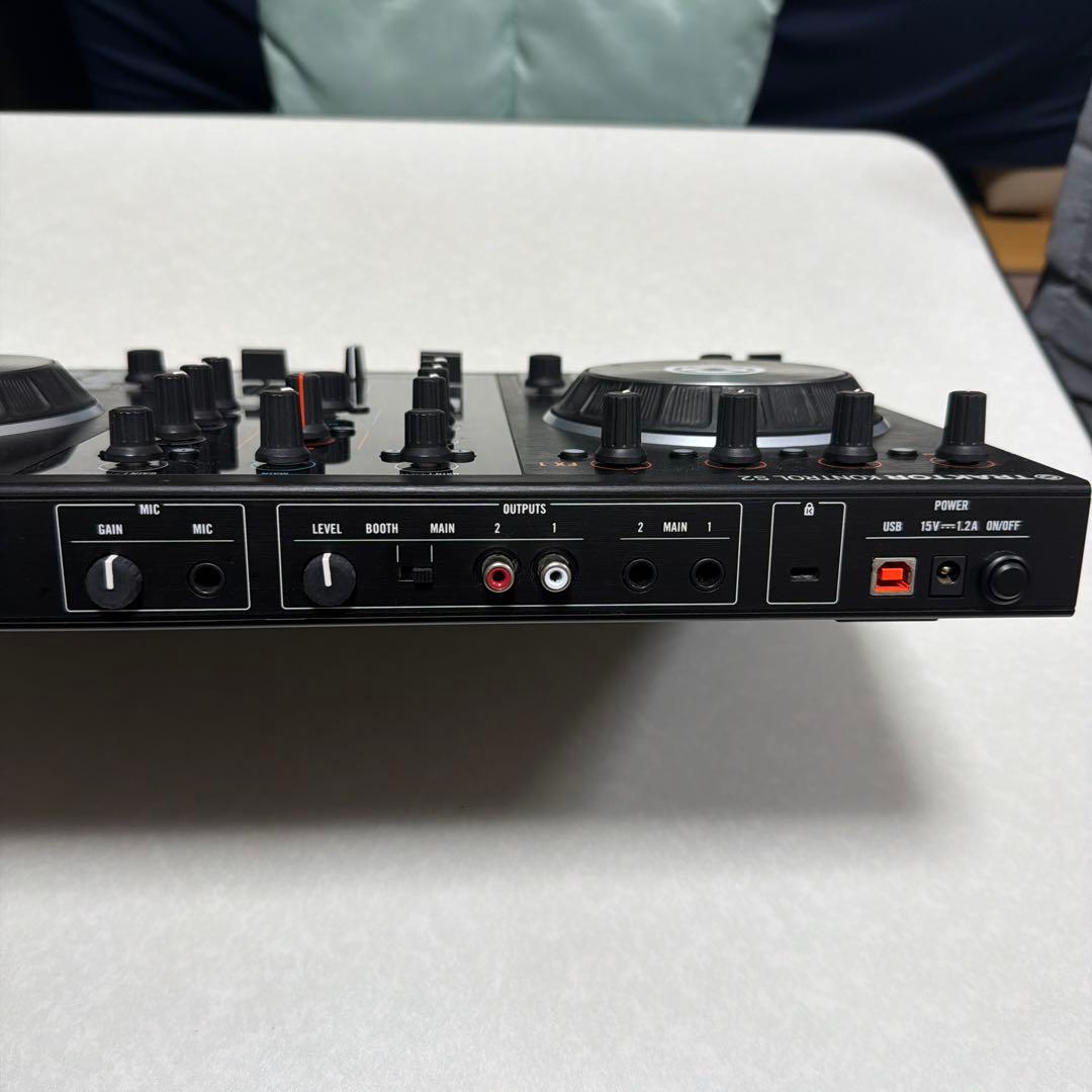TRAKTOR S2 MK2 DJコントローラー
