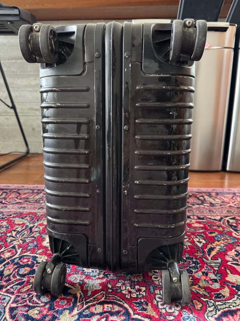 リモワ　ブラック　45リットル　4輪