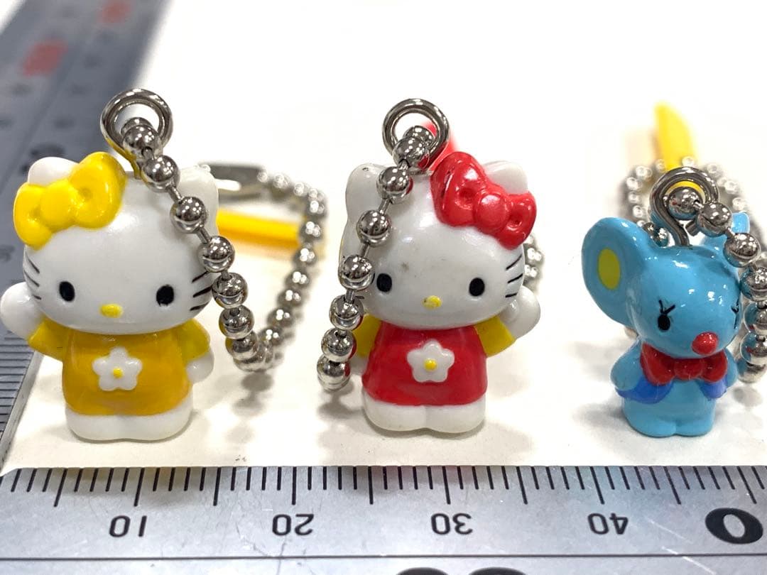 サンリオハローキティ　ストラップ　フィギュア　3体セット