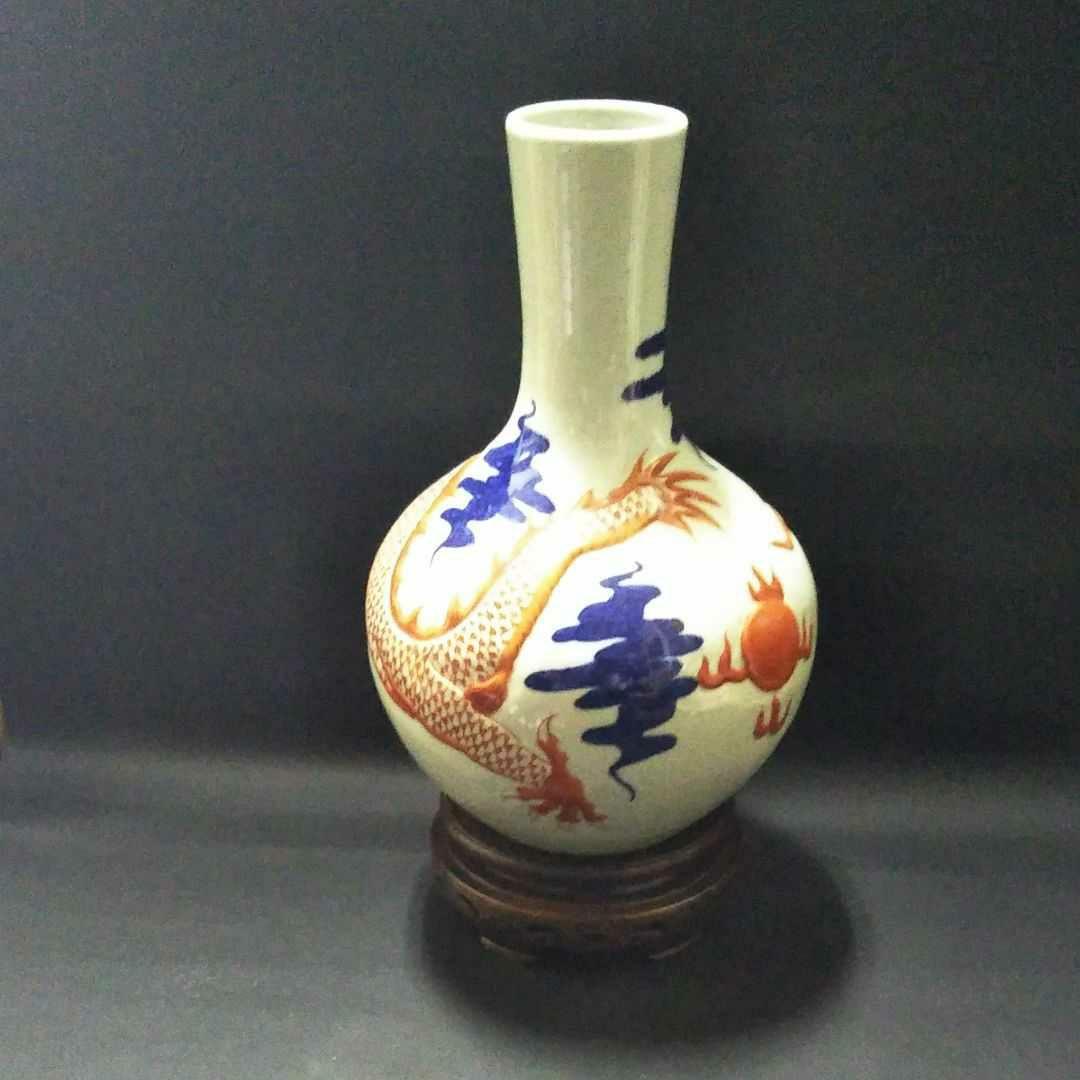 ※中国古美術/青花赤龍紋天球瓶/ (底款:大清乾隆年製)