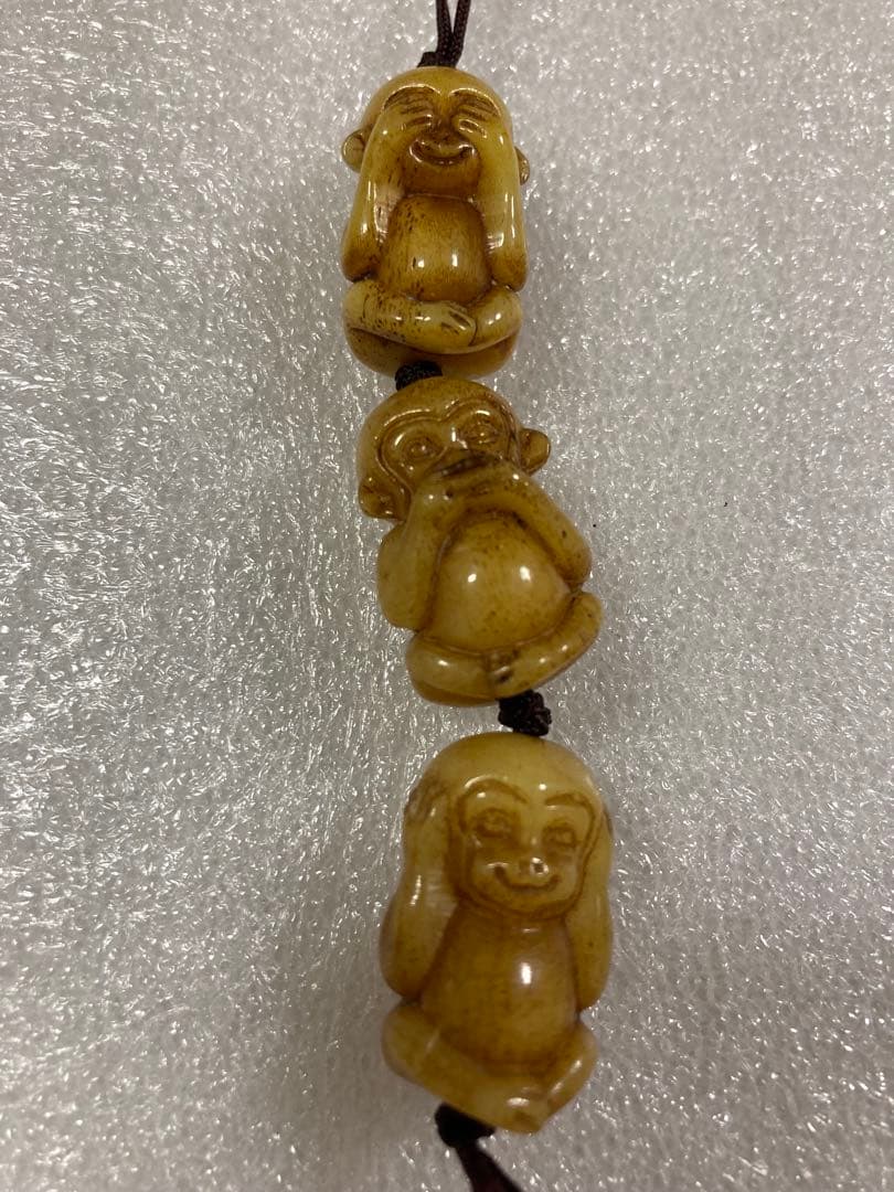 天然素材　見ざる言わざる聞かざる　三猿　彫刻　根付　提げ物