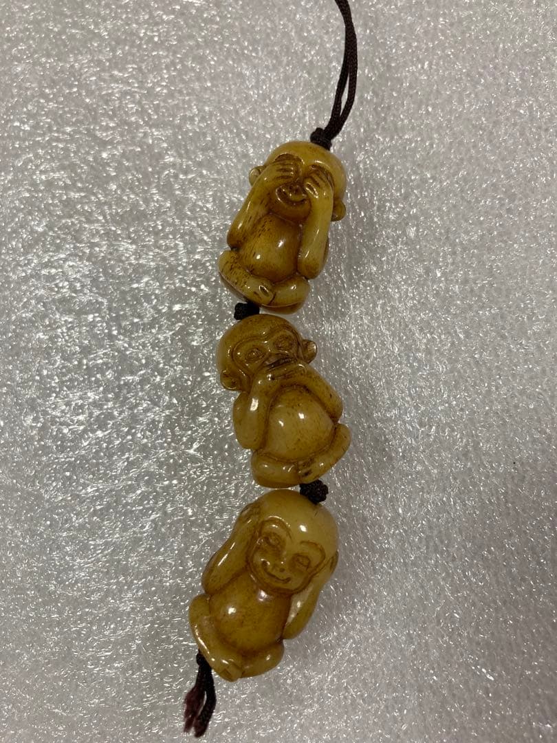 天然素材　見ざる言わざる聞かざる　三猿　彫刻　根付　提げ物