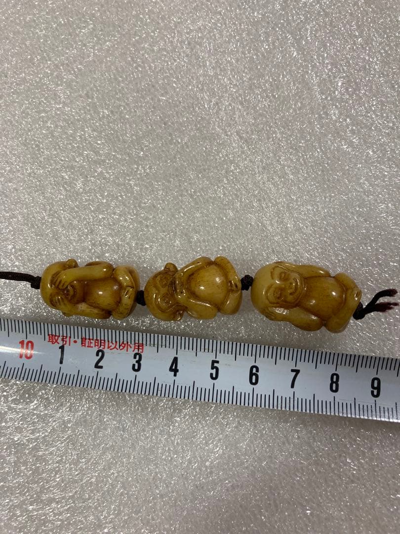 天然素材　見ざる言わざる聞かざる　三猿　彫刻　根付　提げ物