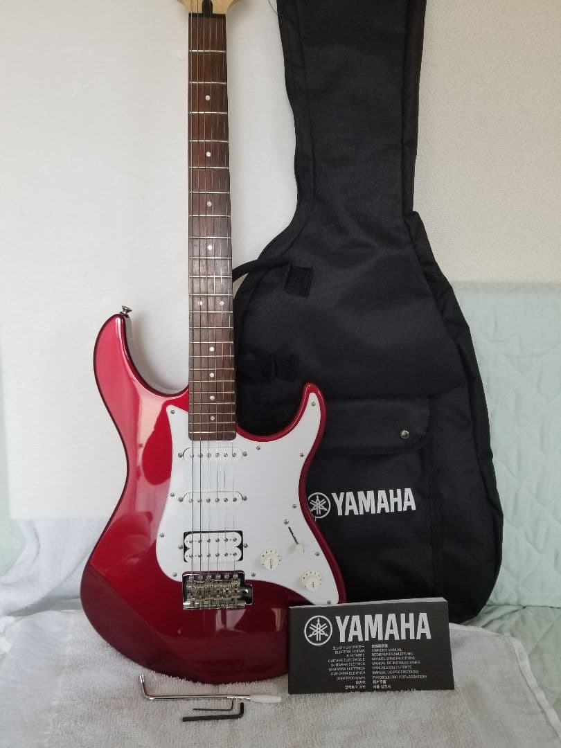 YAMAHA パシフィカPAC012 レッド ギターケース付き
