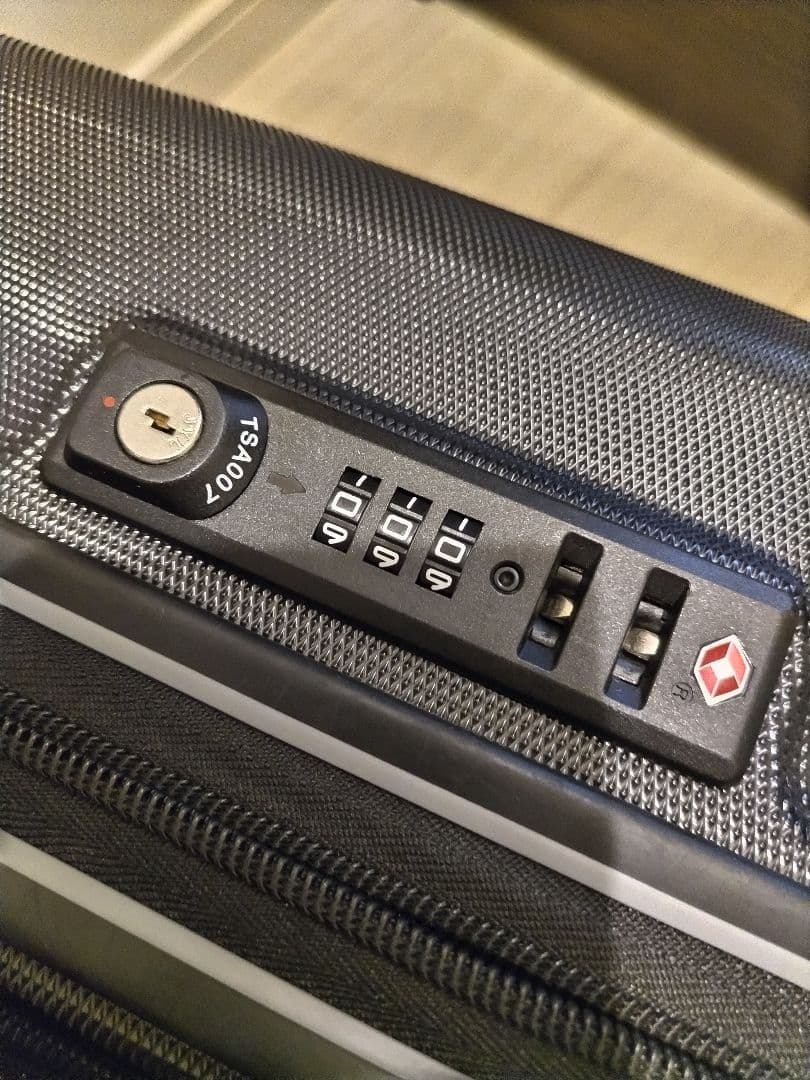 アメリカンツーリスターテクナム　キャリーケース　36L