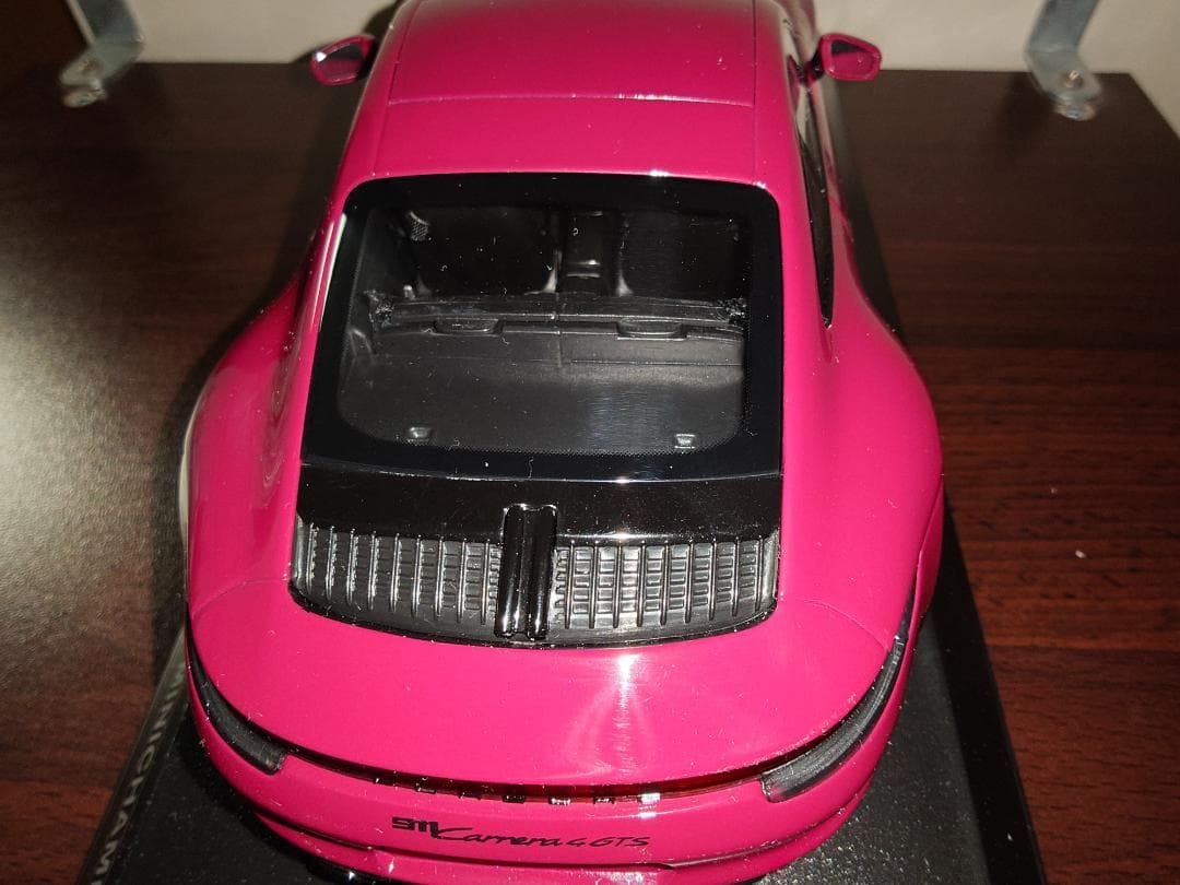 ミニチャンプス 1/18 ポルシェ 911 カレラ 4 GTS ルビースター