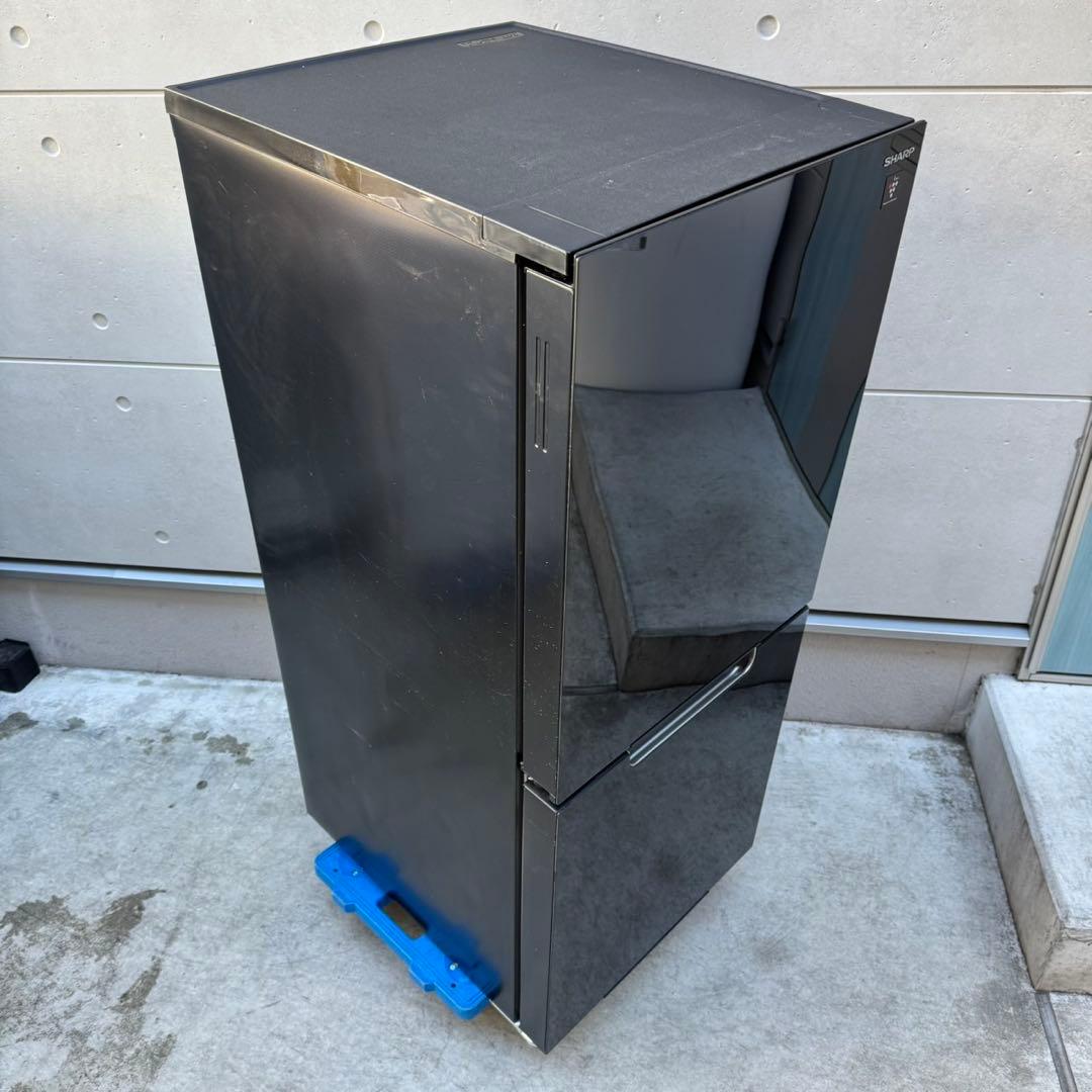 122⭐️2022年製美品★シャープ　冷蔵庫　黒　ブラック　右、左開き　一人暮らし