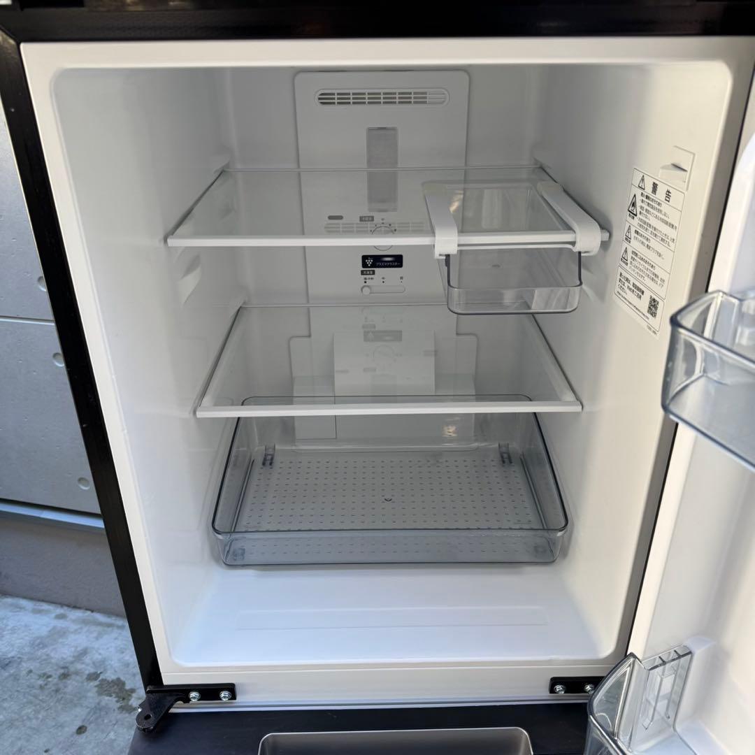 122⭐️2022年製美品★シャープ　冷蔵庫　黒　ブラック　右、左開き　一人暮らし