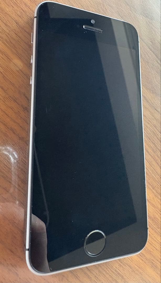 Apple iPhone SE 64GB スペースグレイ