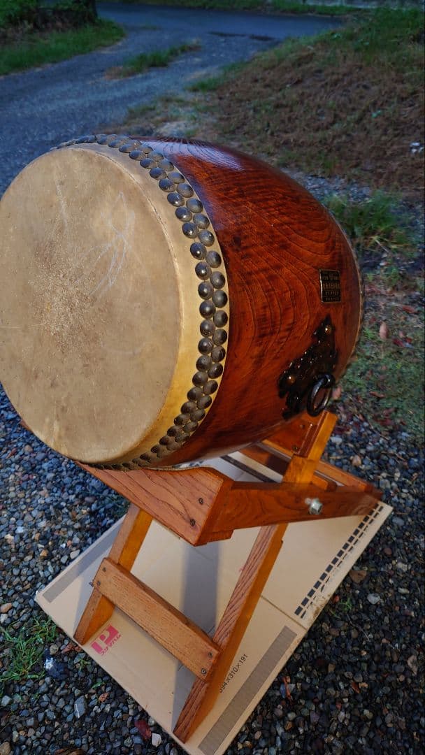 しんページ。ケヤキくり抜き和太鼓