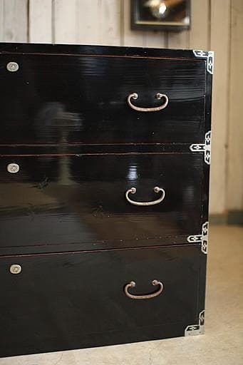 古い木製のチェスト　引き出し3段