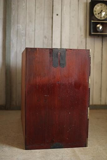 古い木製のチェスト　引き出し3段