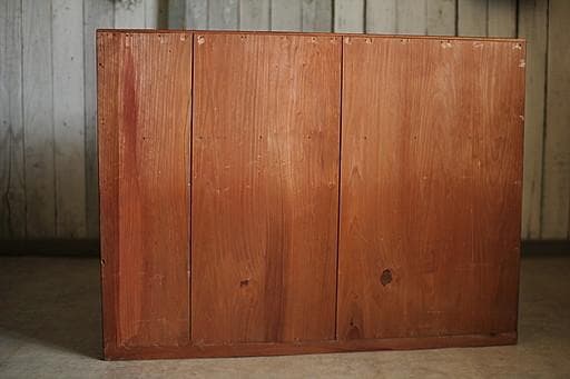 古い木製のチェスト　引き出し3段