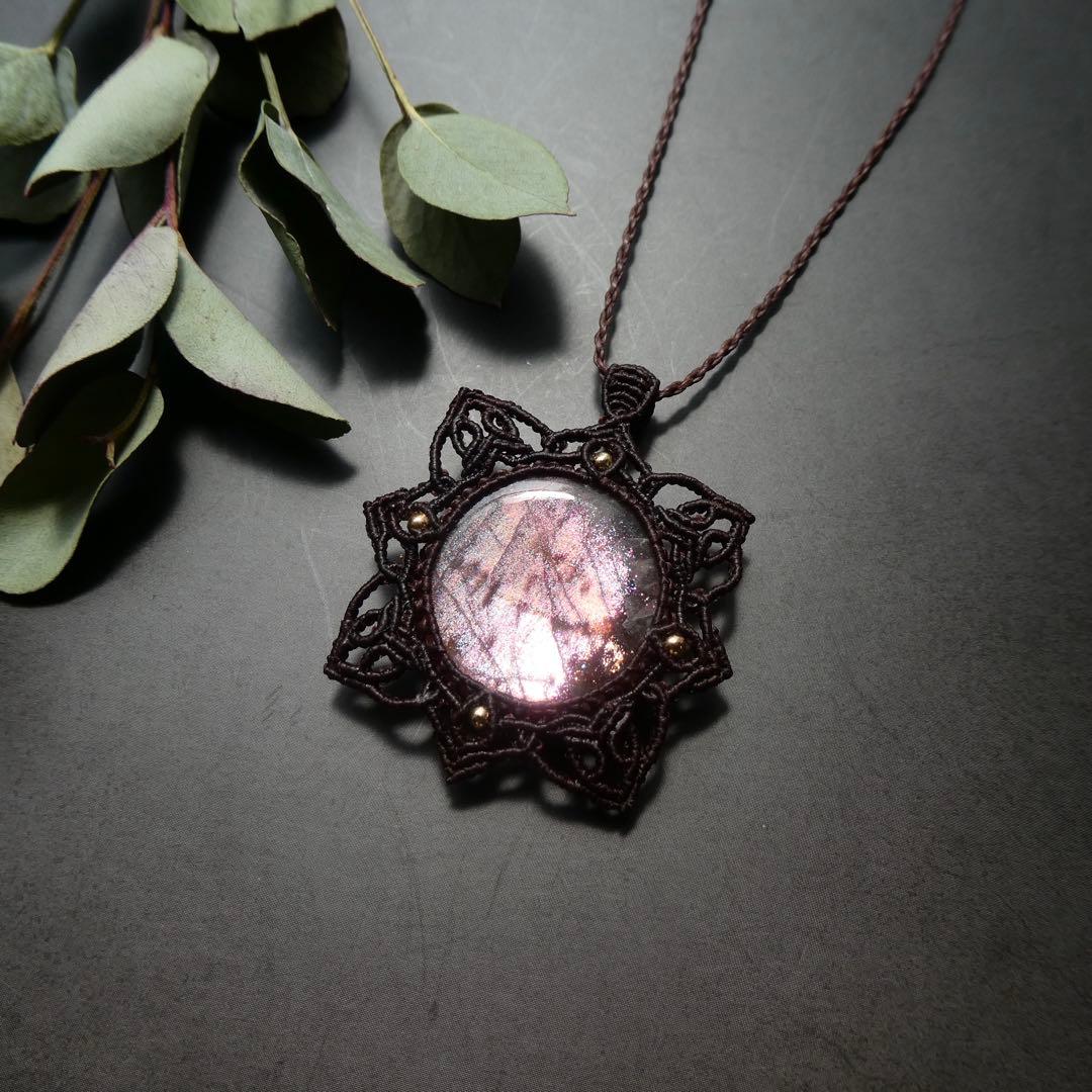 レアカラーサンストーンのマクラメネックレス