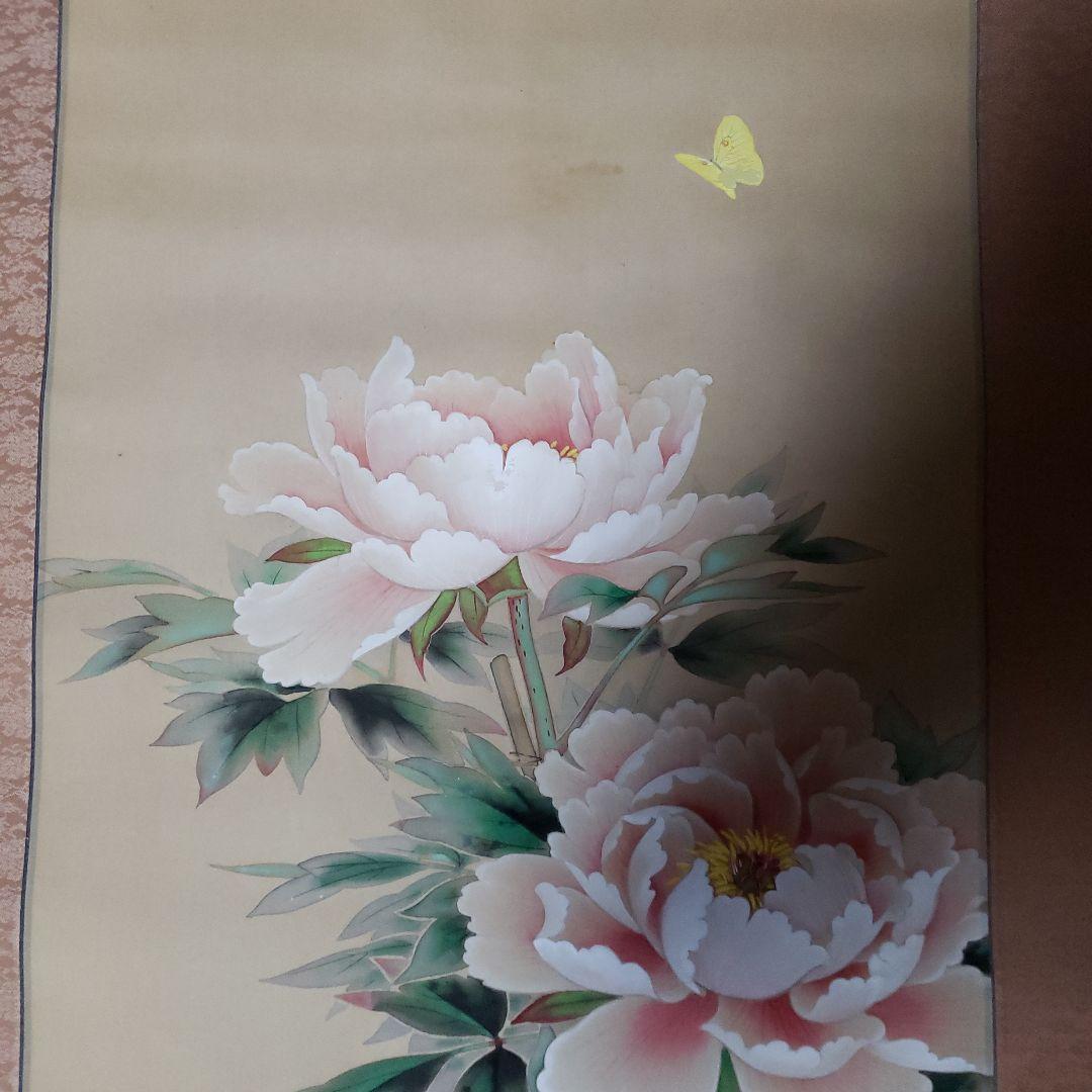 白い猫と牡丹の掛軸