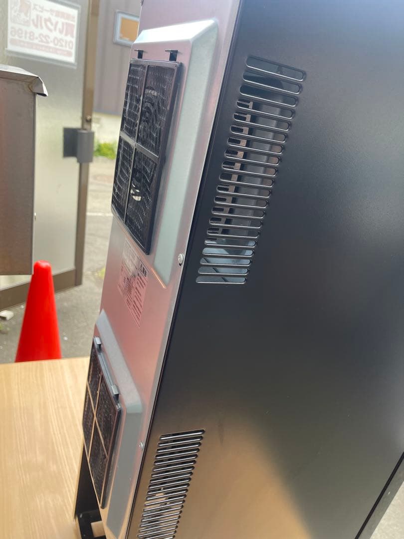 アイリスオーヤマ　ワインセラー 47L.18本収納、お値引き致しません。