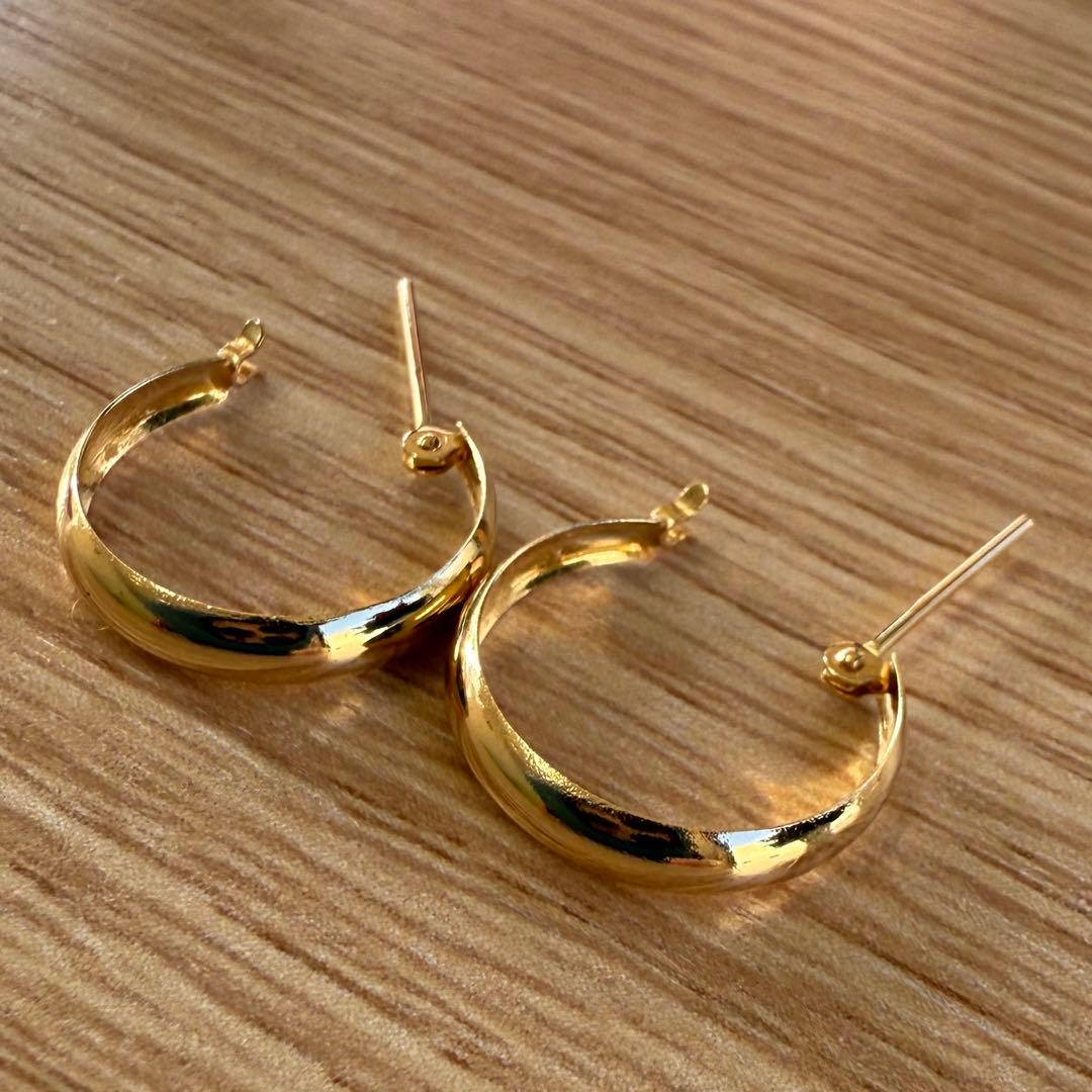 K10ゴールドルーフピアス