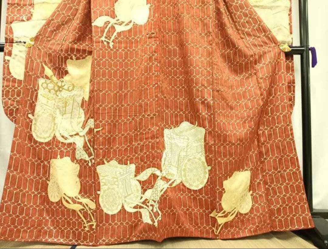 振袖 フルセット6点サイズM〜Ｌ駒刺繍　御所車文　金彩　正絹