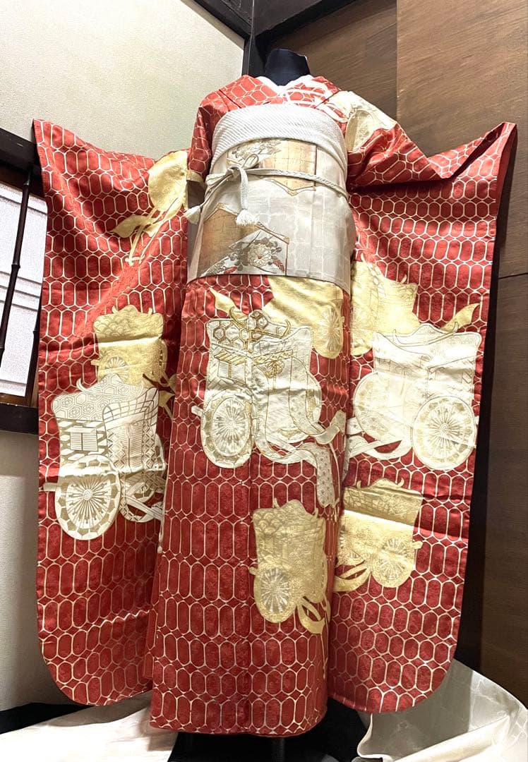 振袖 フルセット6点サイズM〜Ｌ駒刺繍　御所車文　金彩　正絹