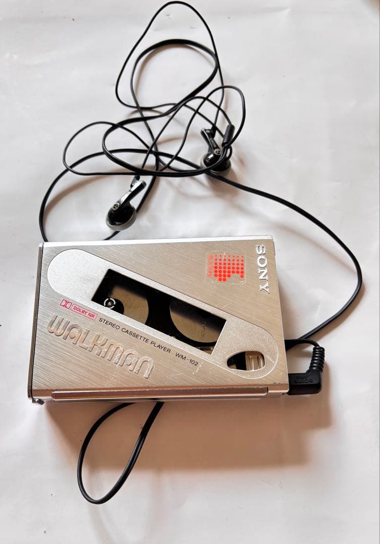 SONY WM-102 カセットプレーヤー　イヤホン付き　　ジャンク品