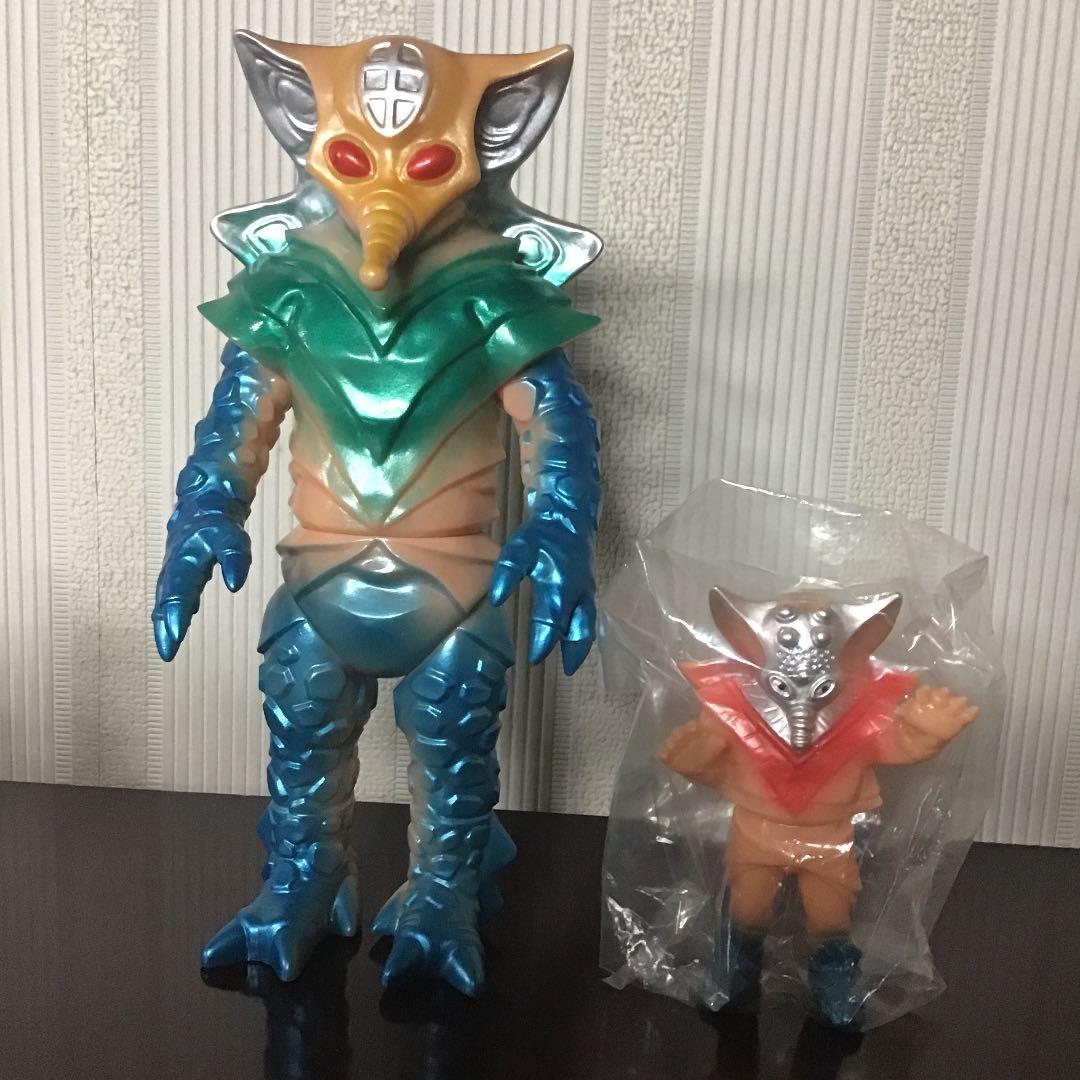 円谷コミュニケーションズ　フリップ星人肌色　ミニソフビ付き　怪獣郷