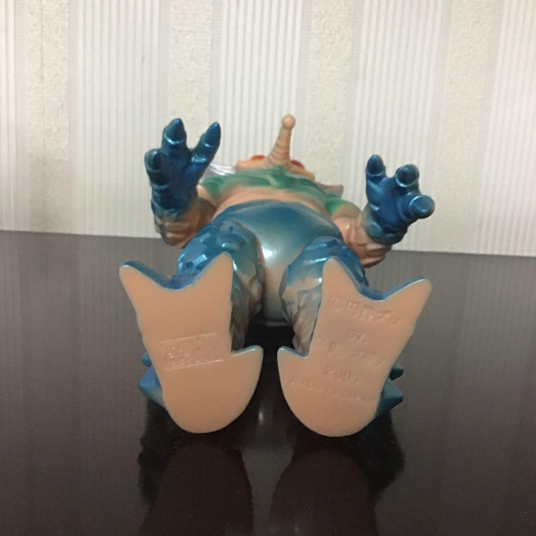 円谷コミュニケーションズ　フリップ星人肌色　ミニソフビ付き　怪獣郷