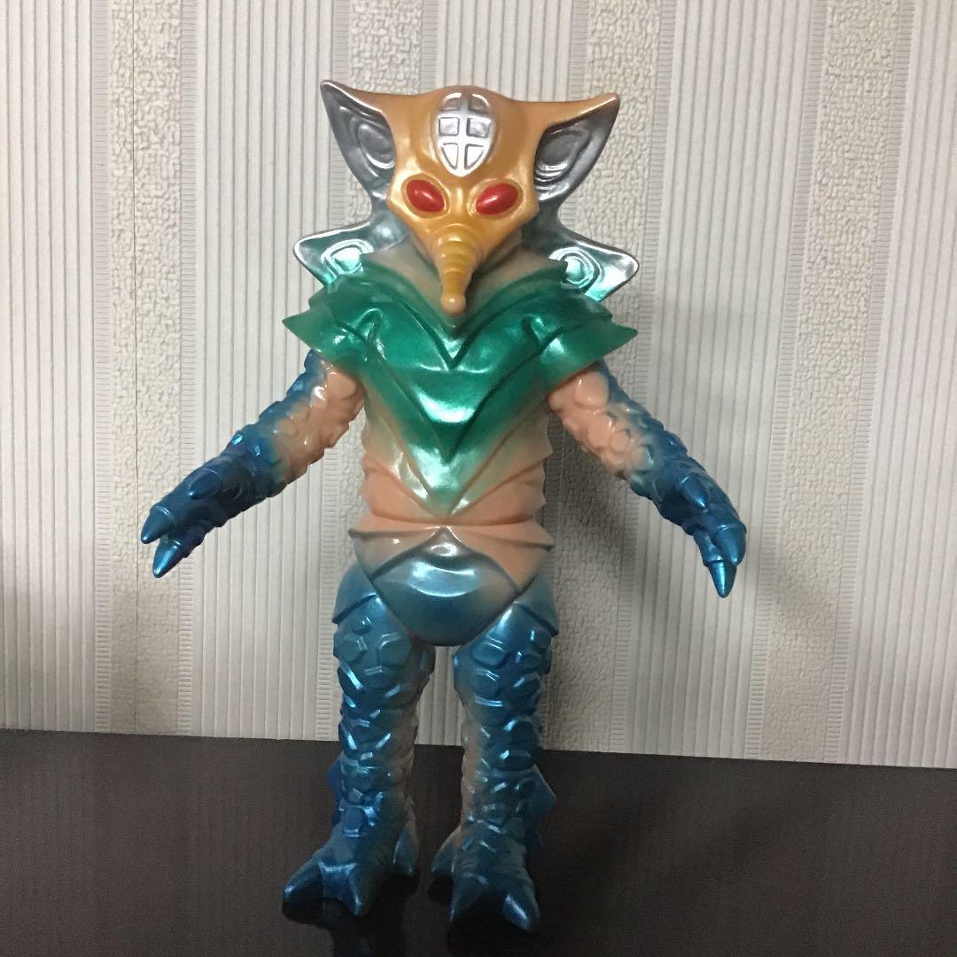 円谷コミュニケーションズ　フリップ星人肌色　ミニソフビ付き　怪獣郷