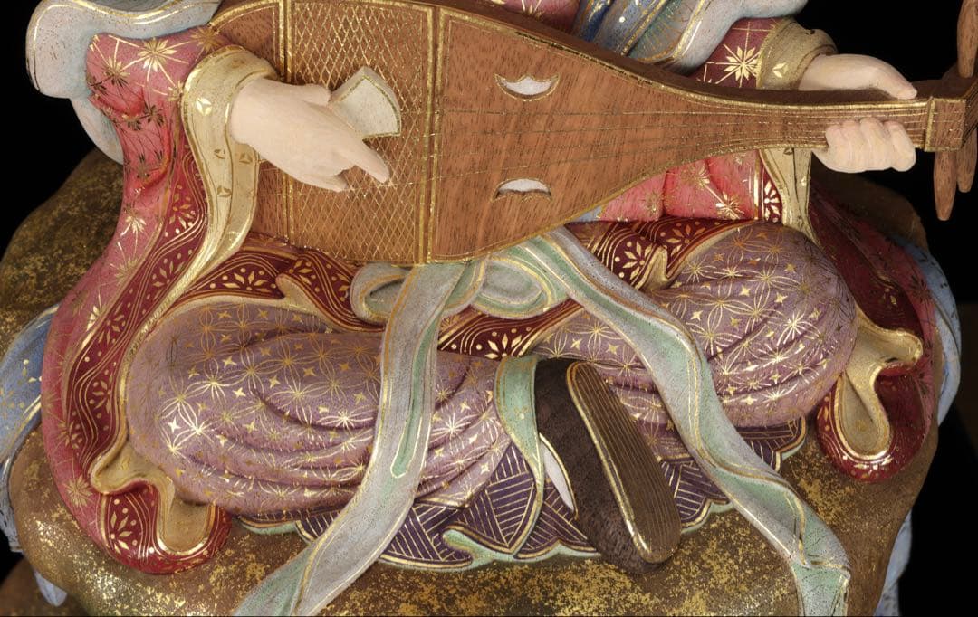 現代大仏師 向吉悠睦 秀逸作 木彫彩色像 琵琶を奏でる天女 ガラスケース 共箱付