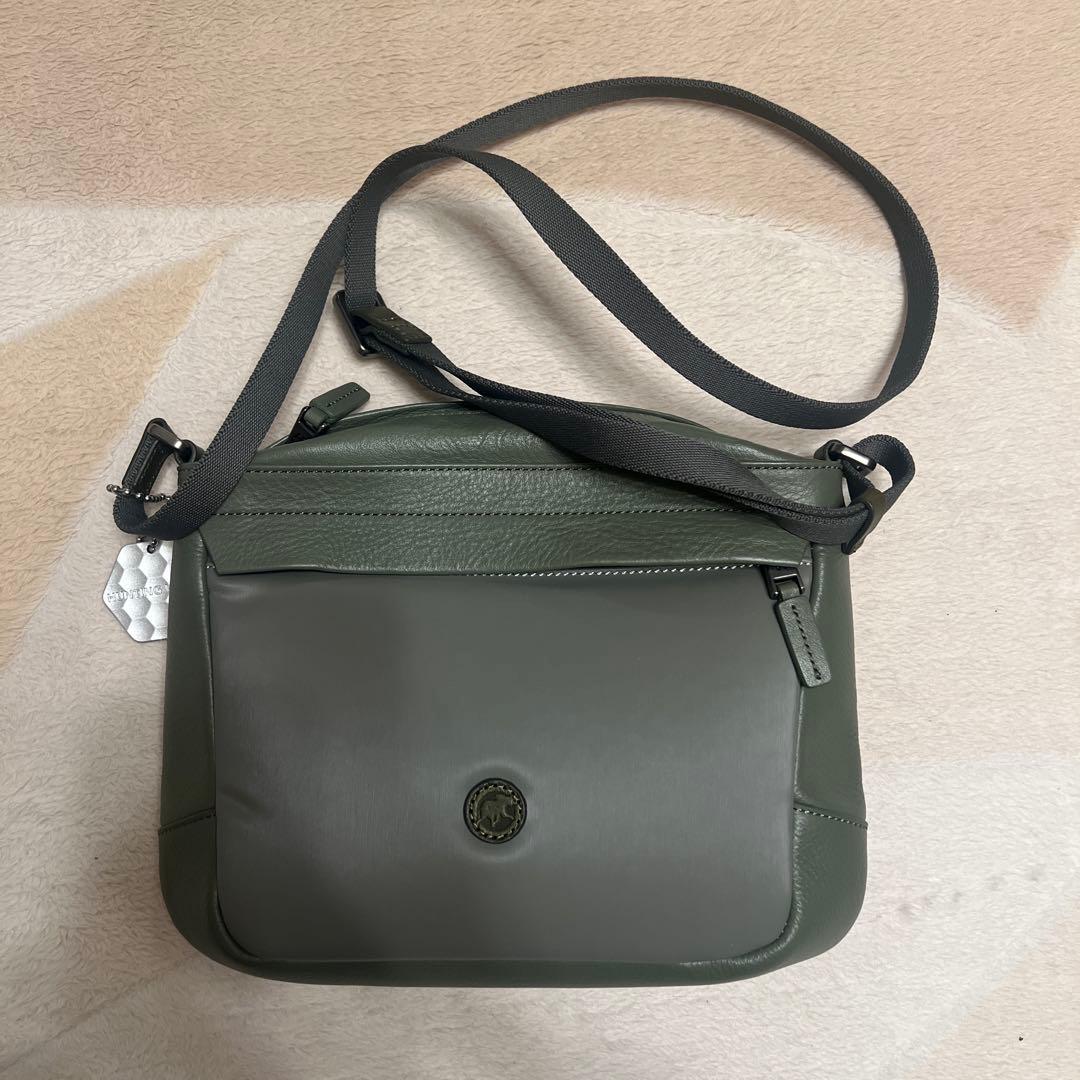 ハンティングワールド　ショルダーバッグ