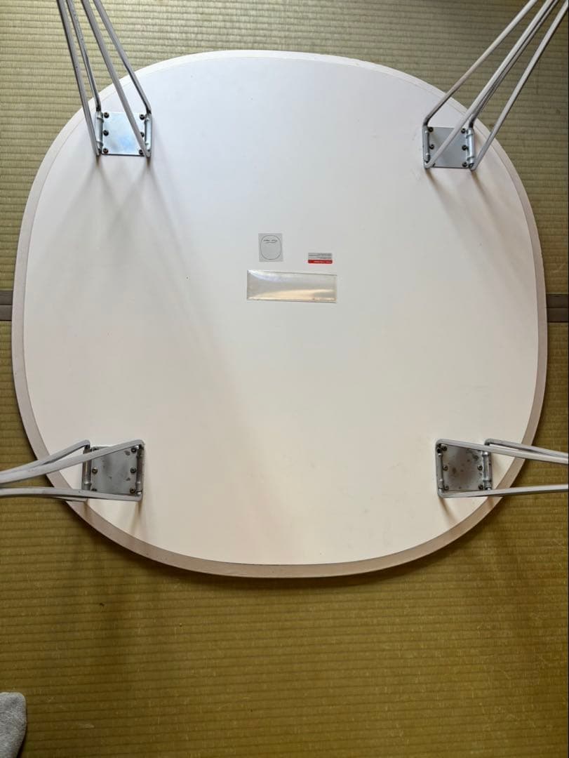 Fritz Hansen スーパー円テーブル　フリッツハンセン