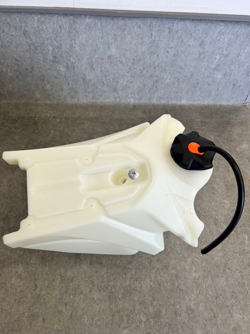 プラスチックタンク　KTM