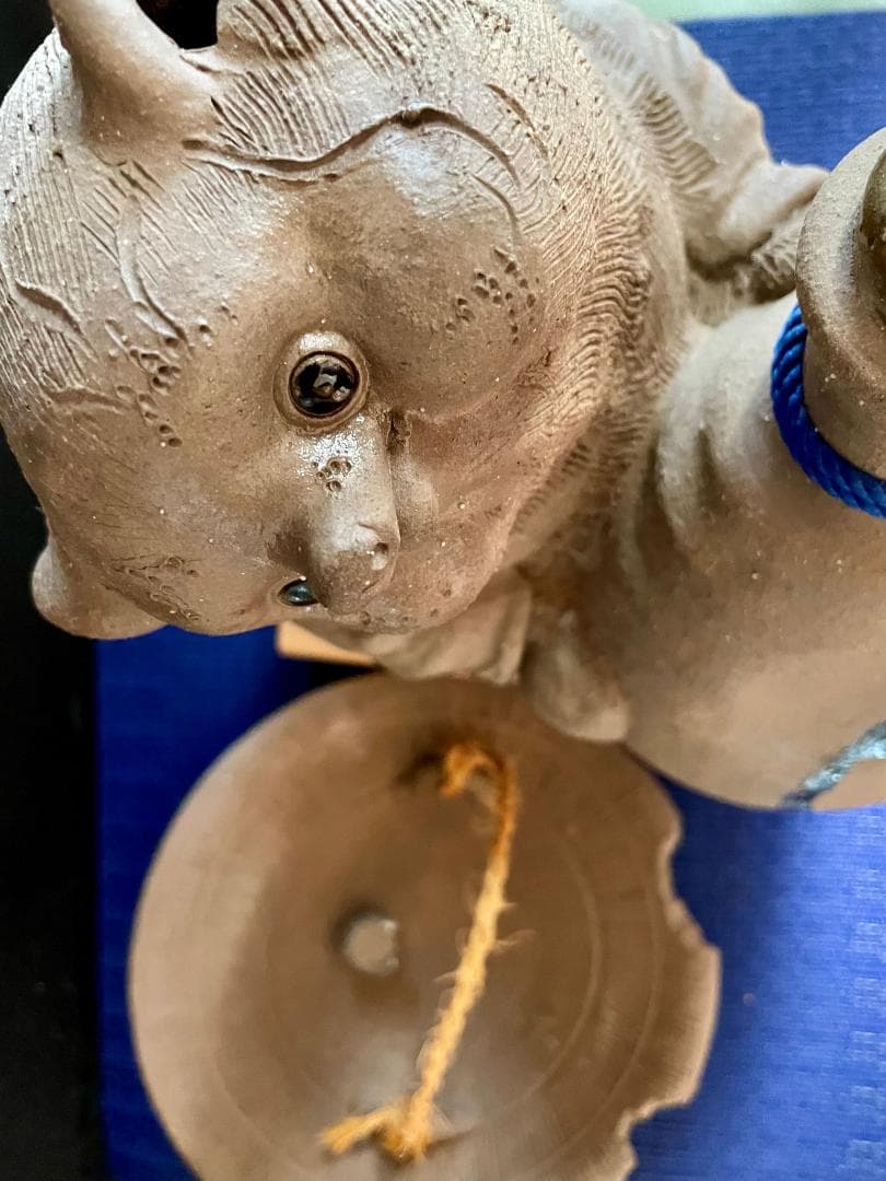 値下げ！【超レア・二六作】狸の酒瓶持ち陶器置物 在落款有 時代物 現品中古