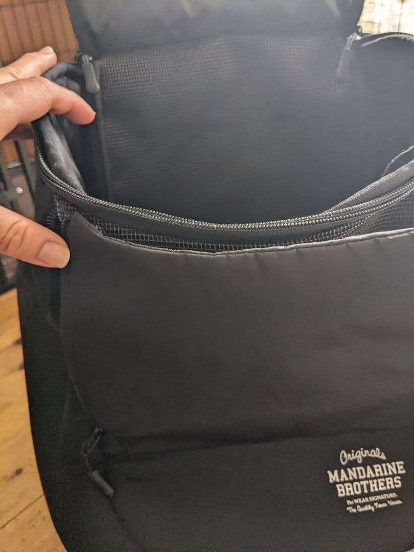 マンダリンブラザーズ　ウインストンハグバック ラージ　ブラック