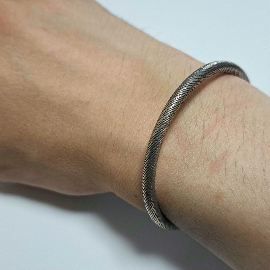 ソカロ　ドージェ　ツイスト　バングル