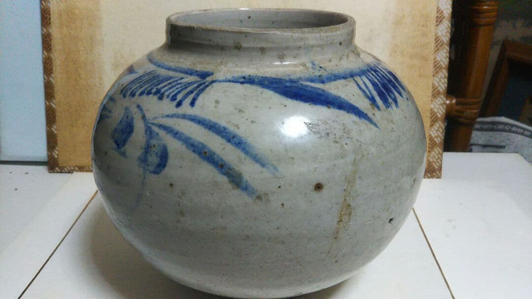 李朝染付け壷李朝初期です