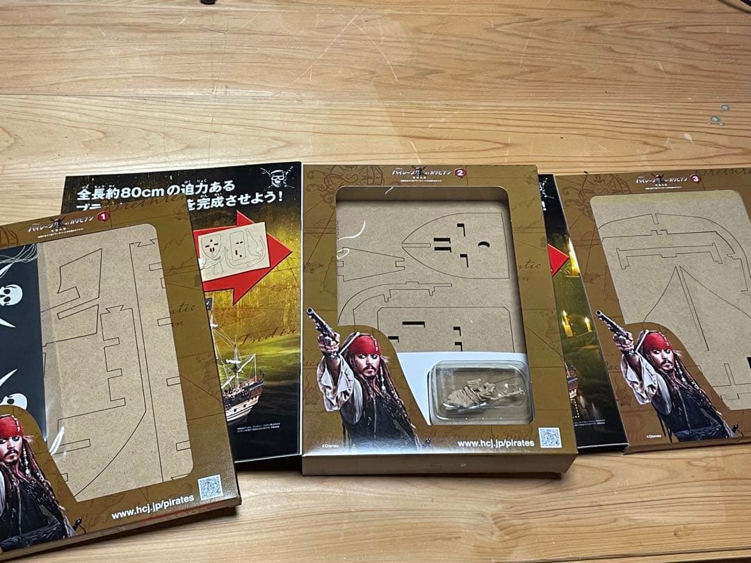 木造帆船模型　パイレーツ・オブ・カリビアン アシェット　1〜135ブラックパール