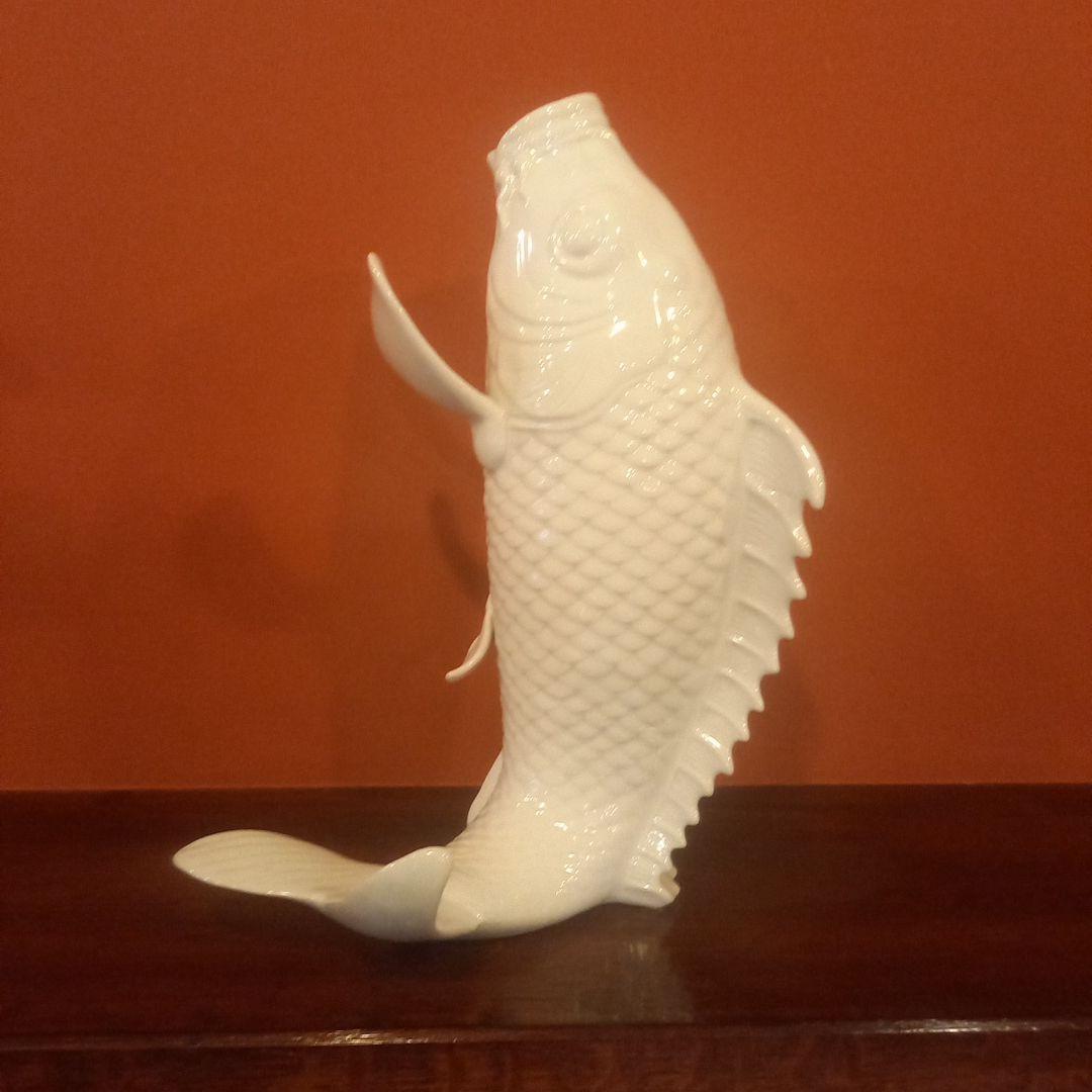 白磁 鯉の形状 陶器 花瓶.高さ35センチ！迫力あります！