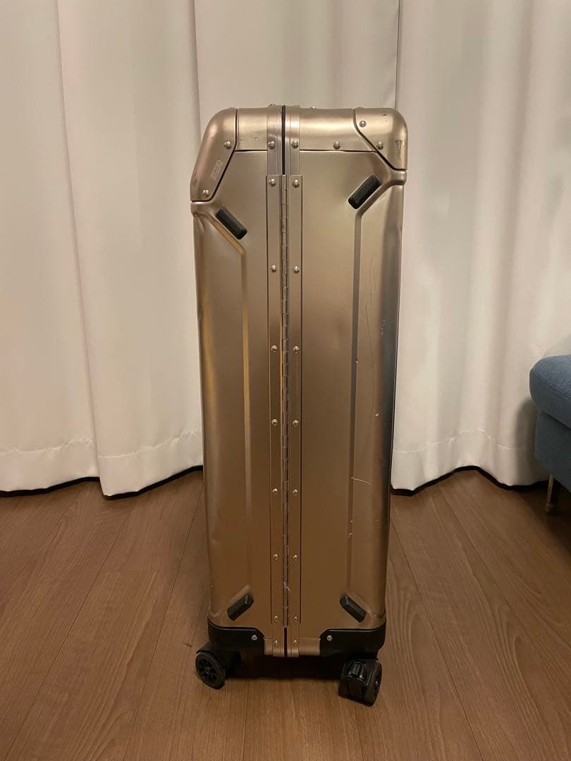 【限定】ZERO HALLIBURTON Geo アルミニウム 83Lブロンズ