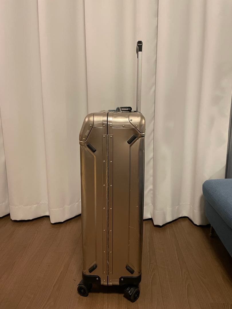 【限定】ZERO HALLIBURTON Geo アルミニウム 83Lブロンズ