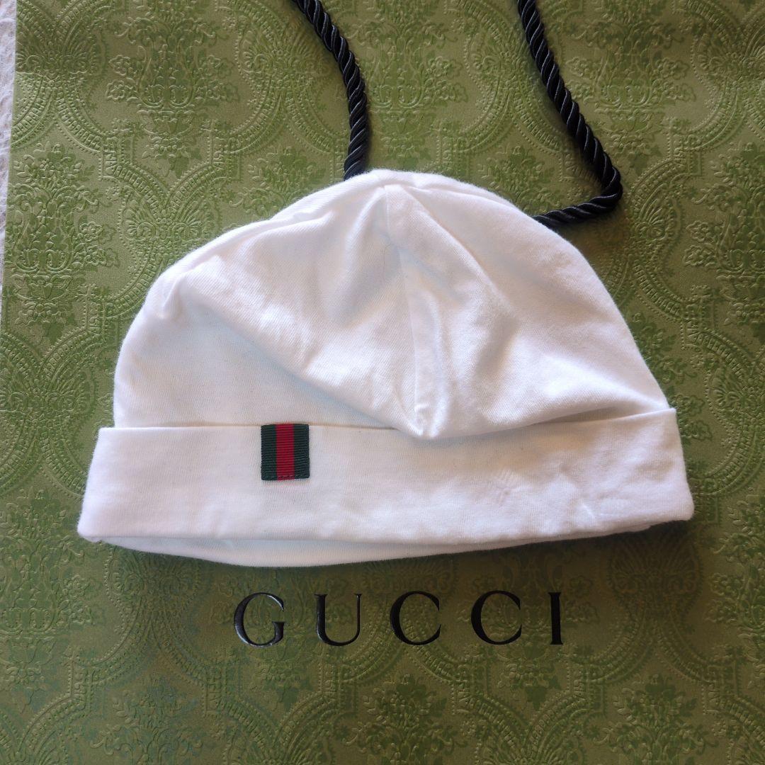 GUCCI ロゴ入りボディスーツ