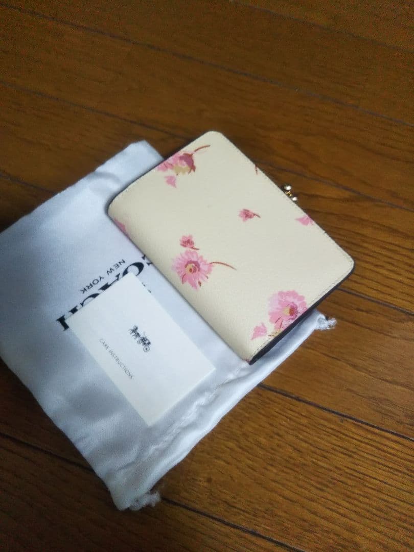 S*o様 COACH 花柄 二つ折り財布　がまぐち
