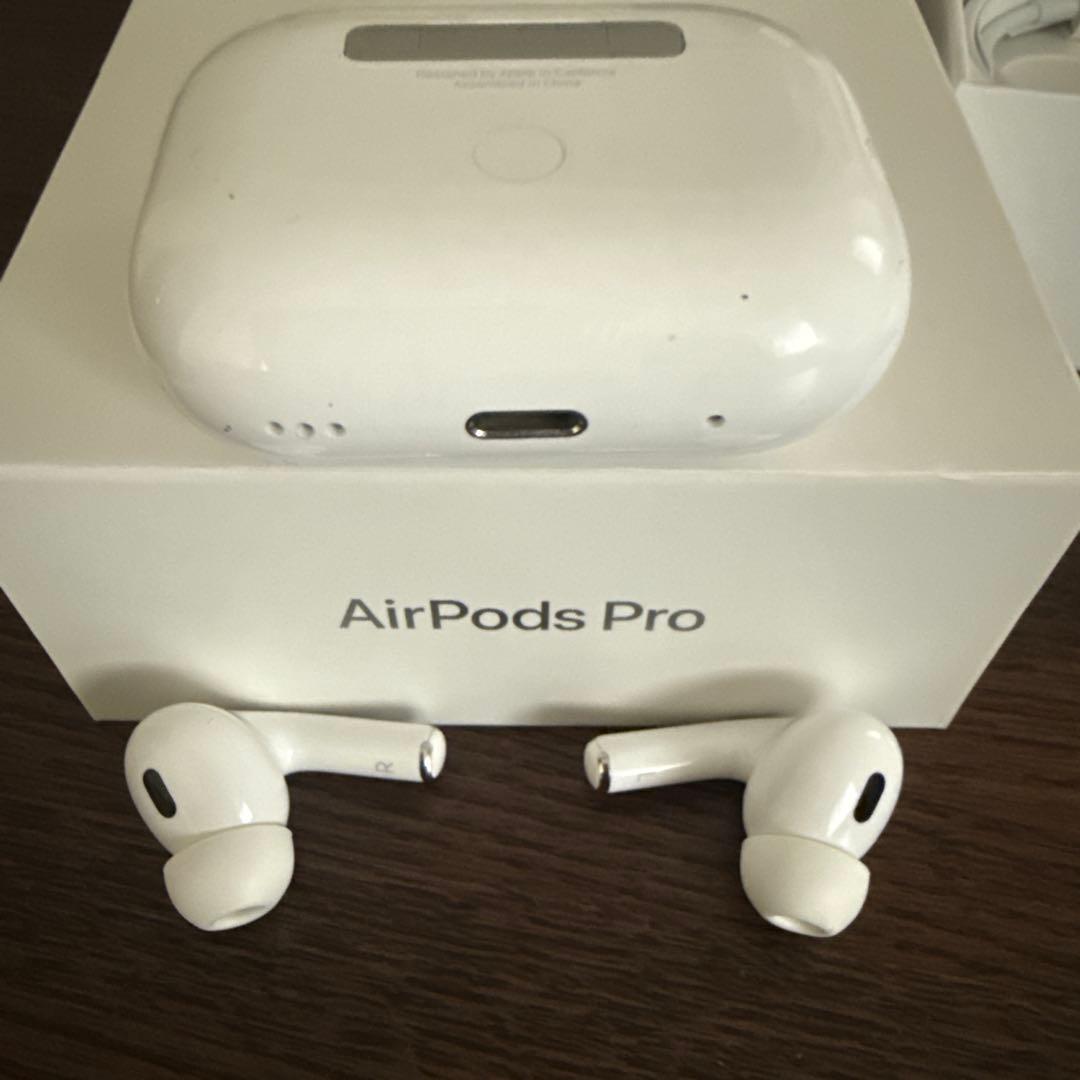 Apple AirPods Pro 2 本体 + 充電ケース・ケーブル付き